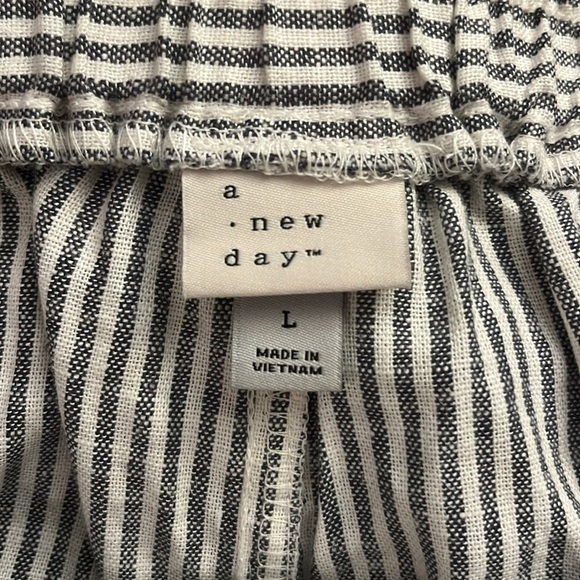 A New Day brand size L linen shorts- NWT - Picture 4 of 6